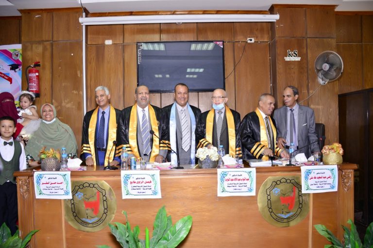 مناقشة رسالة دكتوراة بقسم أصول التربية