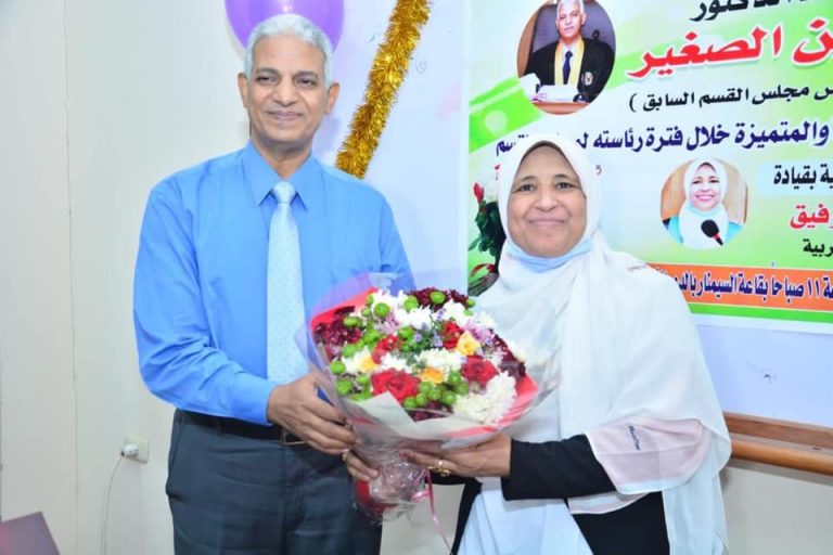 قسم أصول التربية يُِكرم رئيسه الأسبق نظير الجهود المخلصة