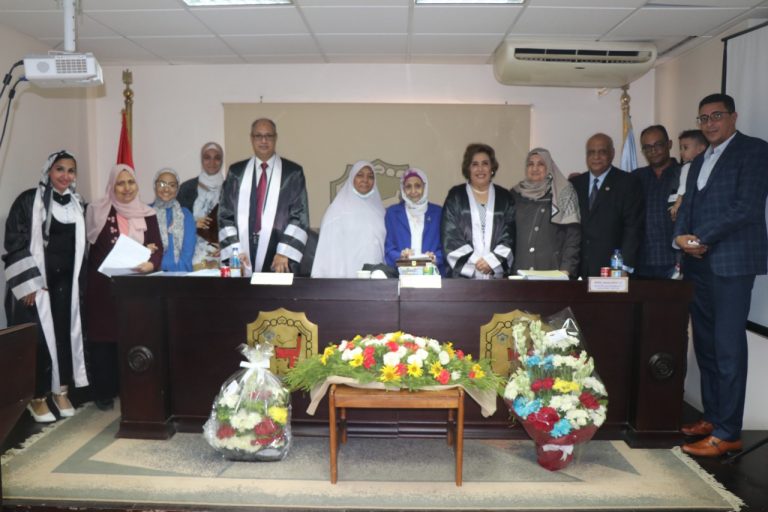 مناقشة رسالة دكتوراة بقسم المناهج وطرق التدريس