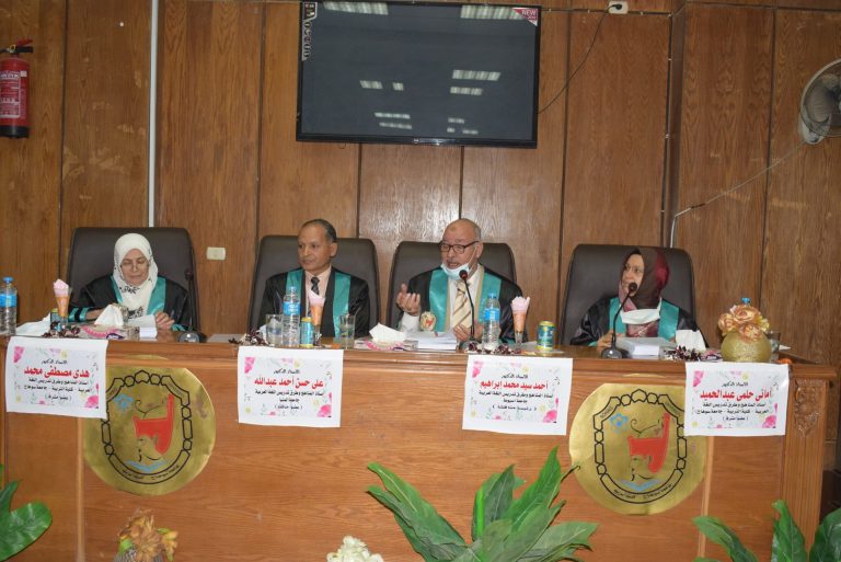 مناقشة رسالة دكتوراة بقسم المناهج وطرق التدريس