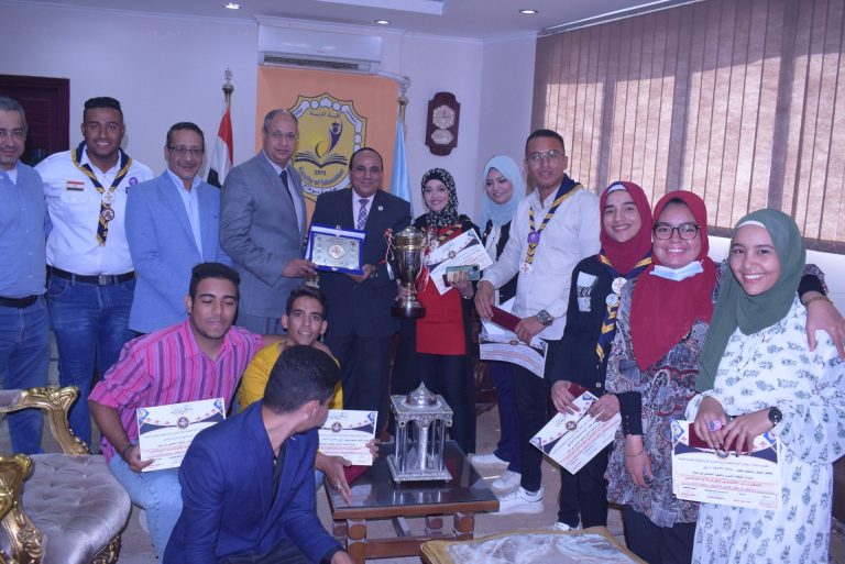 عميد يكرم عشيرة الجوالة لتميزها في المهرجان الكشفي والارشادي السادس