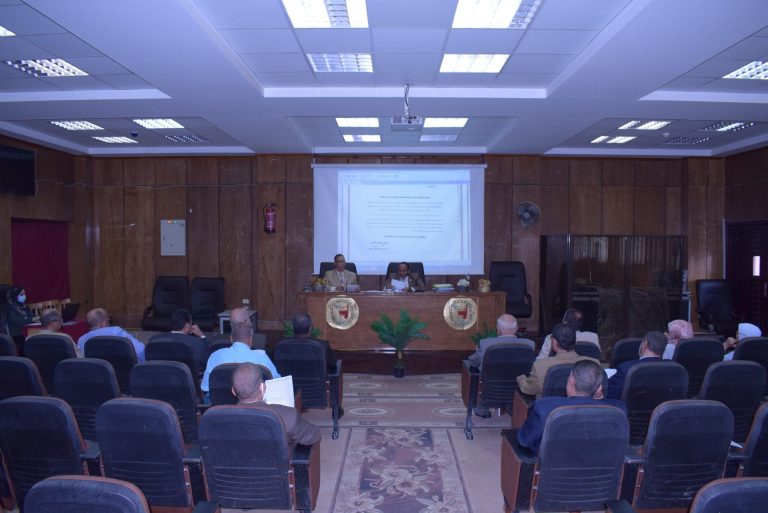 عميد الكلية يترأس اجتماع مجلس الكلية رقم 423