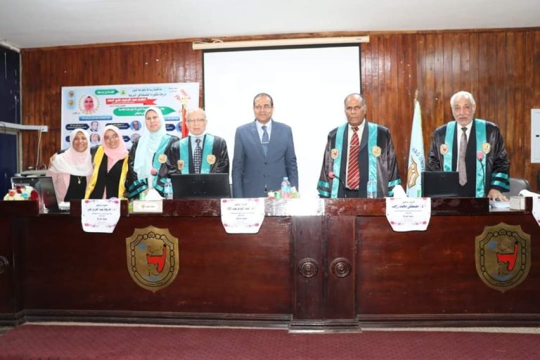 مناقشة رسالة دكتوراه بقسم اصول التربيه
