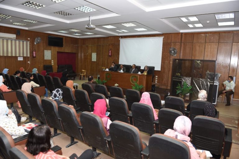 دورة تدريبية للكشف المبكر عن الإعاقات والمشكلات اللغوية بقري مبادرة حياة كريمة