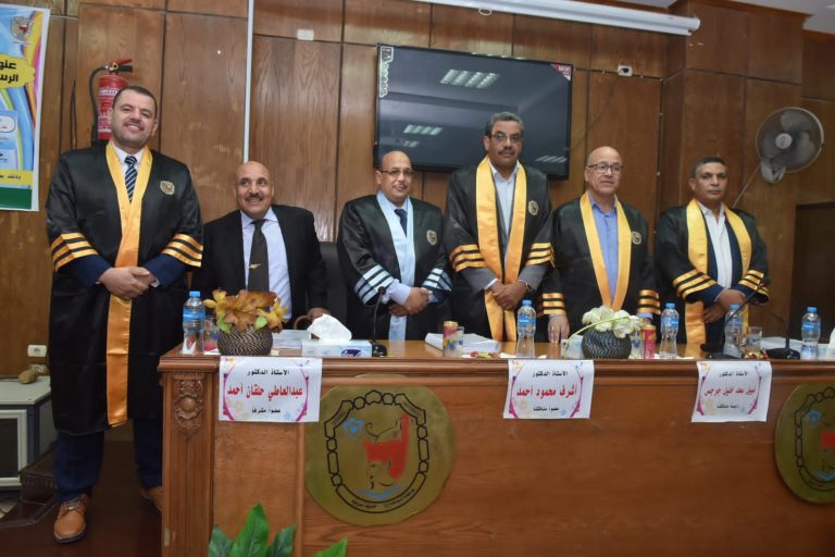 تهنئة مناقشة رسالة ماجستير بقسم التربية المقارنة والإدارة التعليمية للباحث (محمود عبدالعال رسلان)