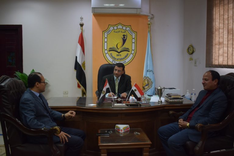 اجتماع مع مسئولي مركز علاج الأورام بسوهاج للتوصل إلي صيغة مبدئية لبروتوكول تعاون مشترك