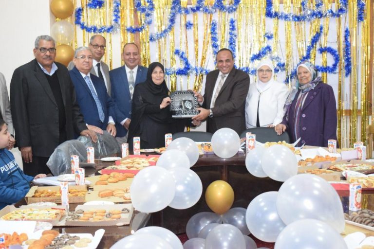 قسم المناهج وطرق التدريس يحتفل بالأستاذ الدكتور/ خالد عبد اللطيف عمران لتعيين سيادته نائبا لرئيس  الجامعة لشئون خدمة المجتمع وتنمية البيئة