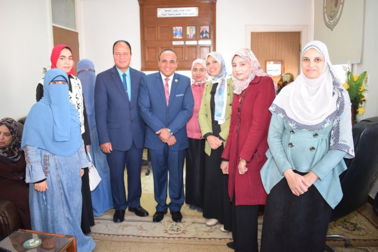 قسم الصحة النفسية بكلية التربية يحتفل بالأستاذ الدكتور/ خالد عبد اللطيف عمران لتعيين سيادته نائبا لرئيس الجامعة لشئون خدمة المجتمع وتنمية البيئة