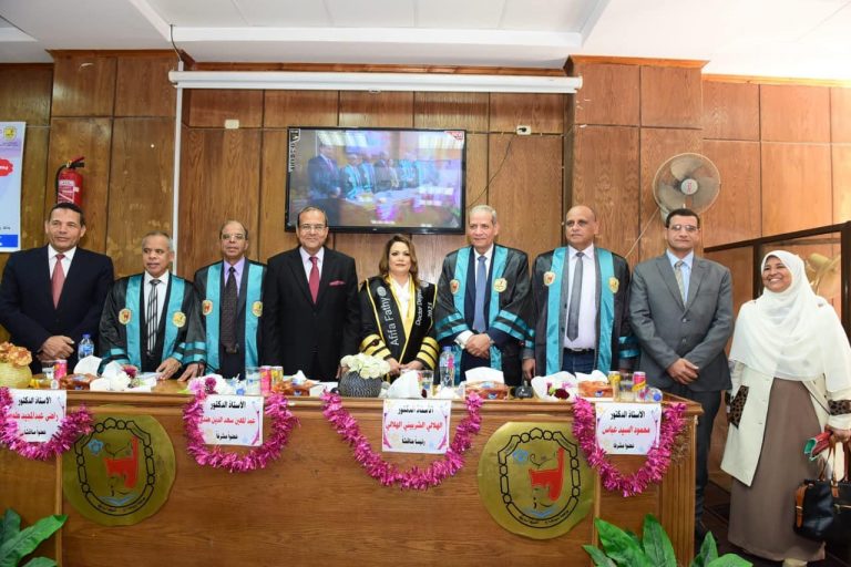 تهنئة مناقشة رسالة دكتوراه الفلسفة في التربية تخصص أصول التربية، بكلية التربية للباحثة/ عفيفة فتحى رفله لوس