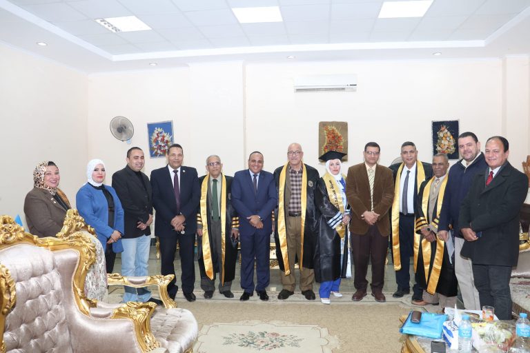 مناقشة رسالة ماجستير بقسم التربية المقارنة والإدارة التعليمية للباحثة/ هبه محمد احمد رضوان