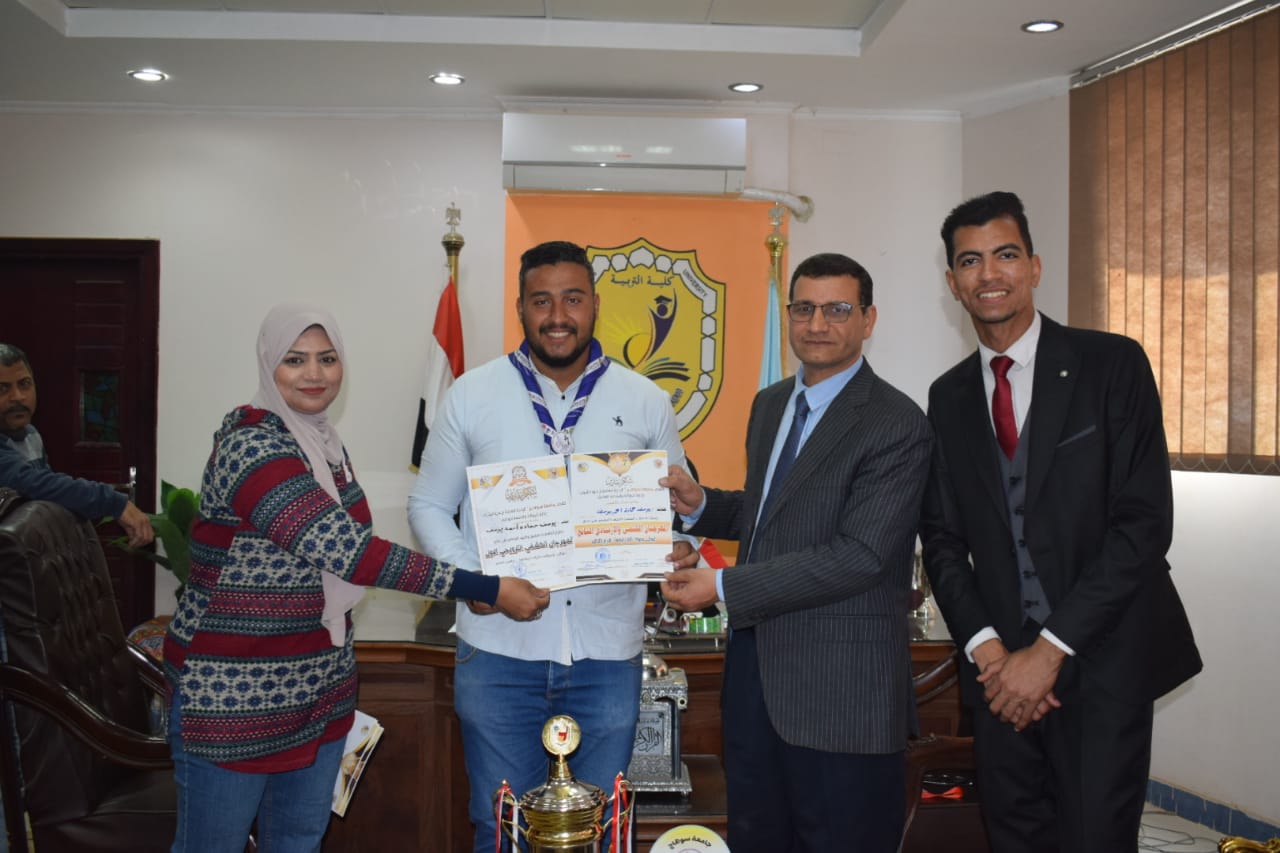 تسليم شهادات المركز الثاني للمهرجان الكشفي والإرشادي السابع لجوالة كلية التربية