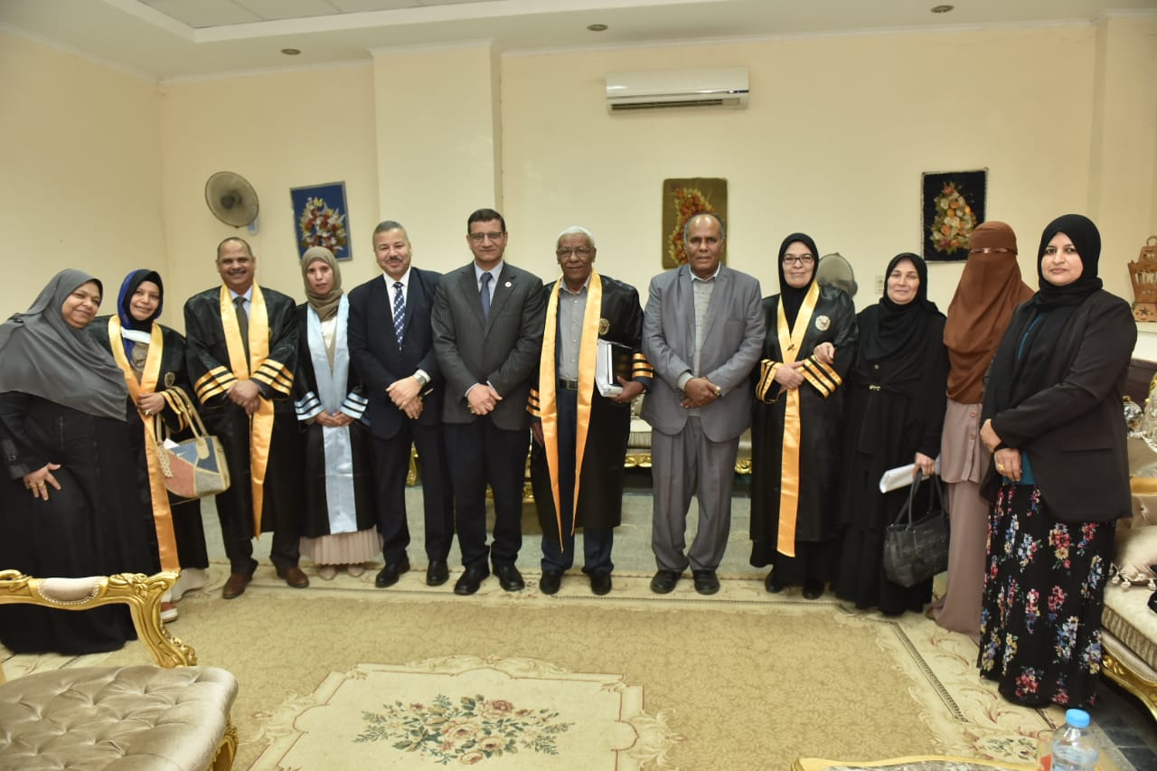 مناقشة رسالة دكتوراه بقسم المناهج وطرق التدريس للباحثة/فاطمة معاذ محمد