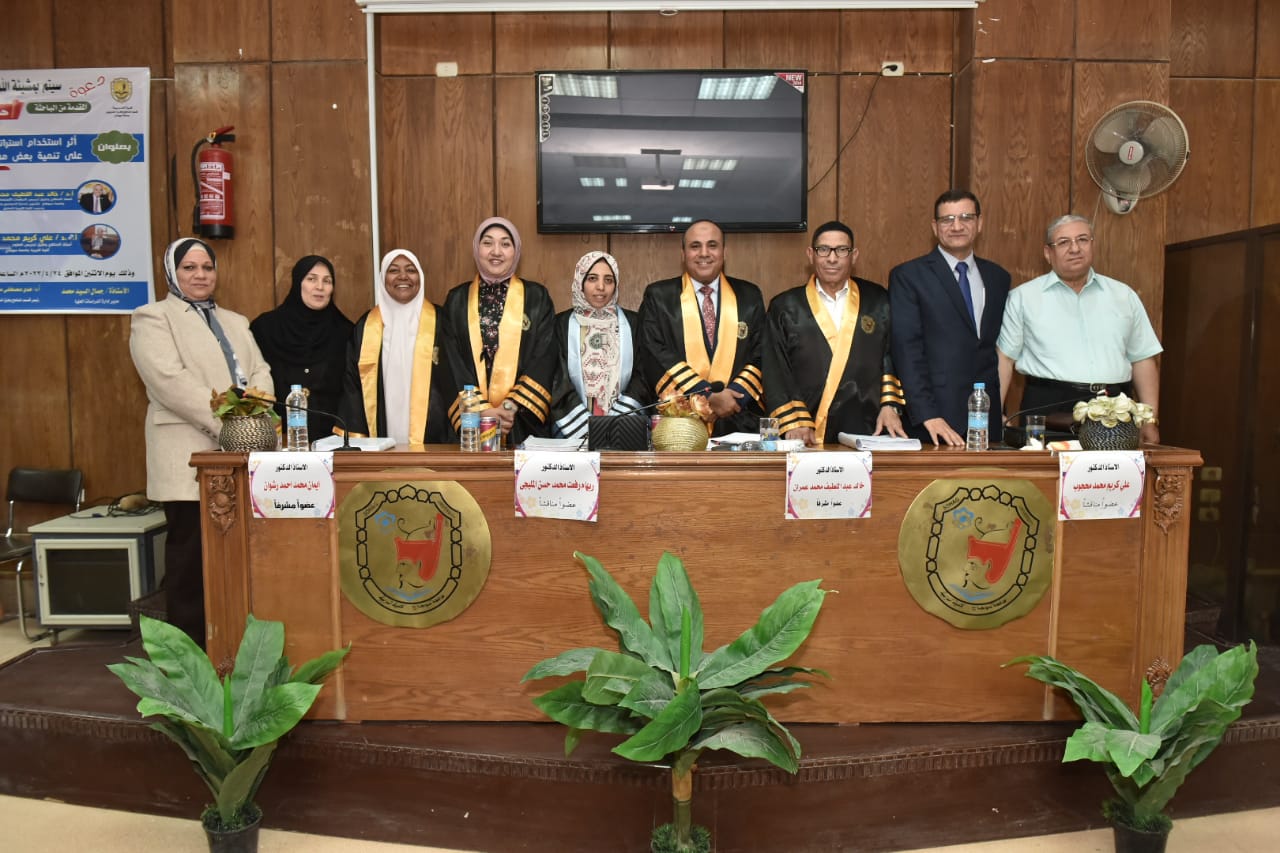 مناقشة رسالة ماجستير بقسم المناهج وطرق التدريس للباحثة / هدي علي عبد النعيم محمد