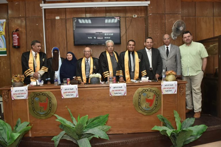 مناقشة رسالة الماجستير في التربية المقدمة من الباحثة/ سهير خلف تخصص (إدارة تعليمية)
