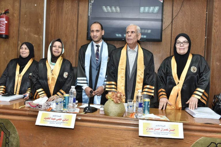 مناقشة رسالة دكتوراه بقسم المناهج وطرق التدريس
