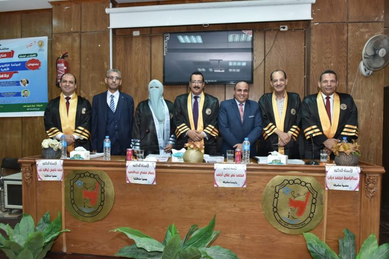 مناقشة رسالة ماجستير للباحثة/ مني محمود سيد علي بقسم التربية المقارنة