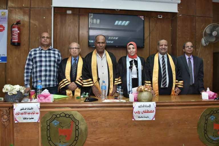 مناقشة رسالة ماجستير للباحثة/ سحر محمود عبدالباسط بقسم أصول التربية