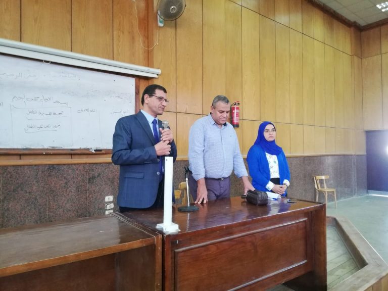 عقد مجموعة محاضرات وورش عمل للتوعية بجهود محو الأمية وتعليم الكبار