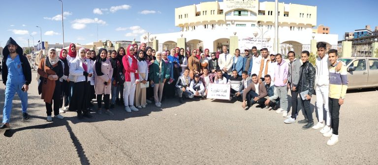 مشاركة إيجابية ومؤثرة من كلية التربية في مسيرة جامعة سوهاج الي صناديق الاقتراع لليوم الثالث للانتخابات الرئاسية