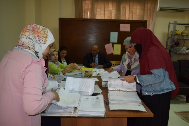 متابعة إستلام ملفات المعايير الخاص بالجودة
