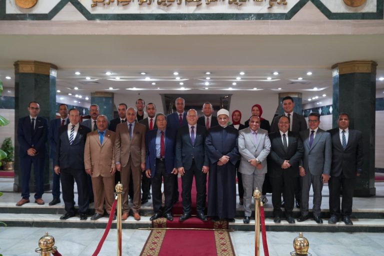 كلية التربية تشارك في زيارة لمقر مشيخه الأزهر الشريف بالقاهرة