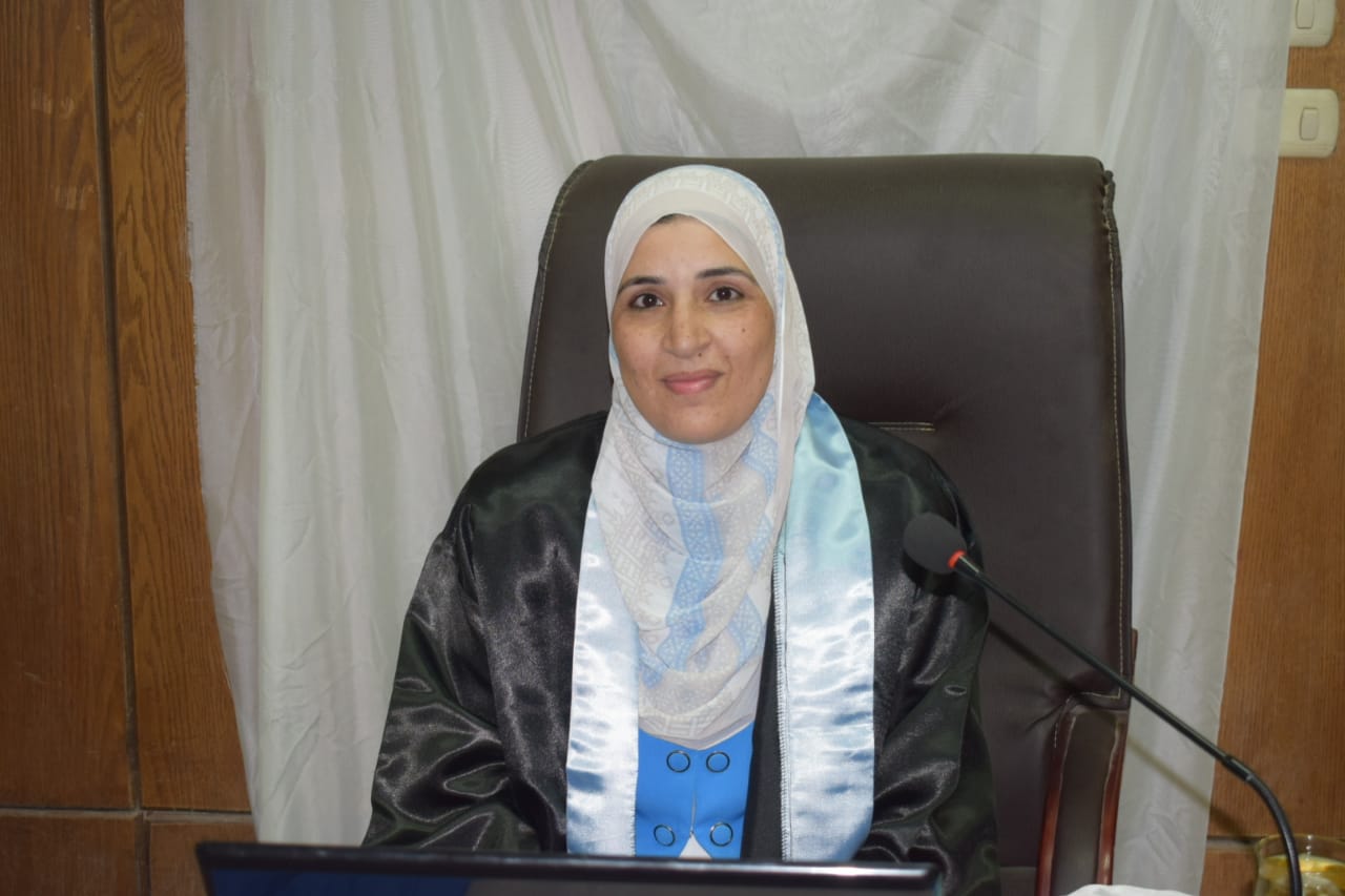 تهنئة للدكتورة/ نبيلة السيد محمد “المدرس المساعد بقسم الصحة النفسية” مناسبة حصولها علي درجة دكتوراه الفلسفة في التربية تخصص الصحة النفسية