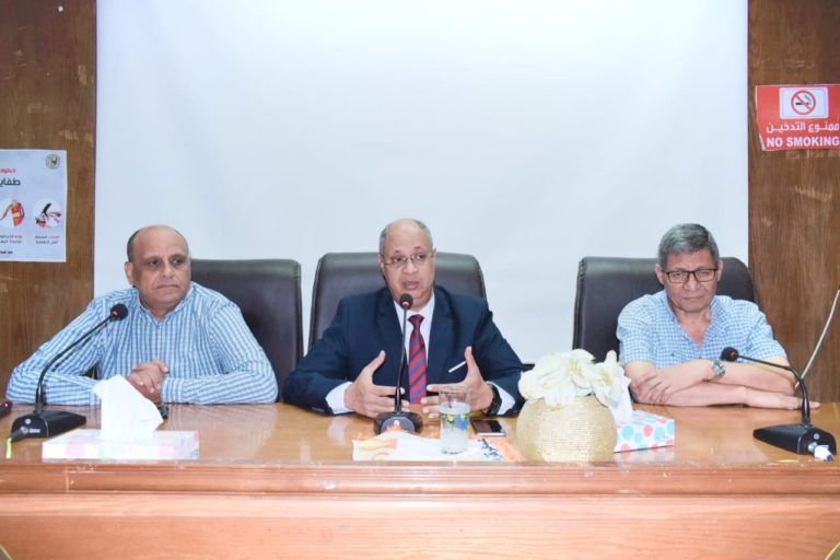 اجتماع مدير مركز ضمان الجودة بالجامعة مع السادة منسقى وأعضاء معايير البرامج الأربعة