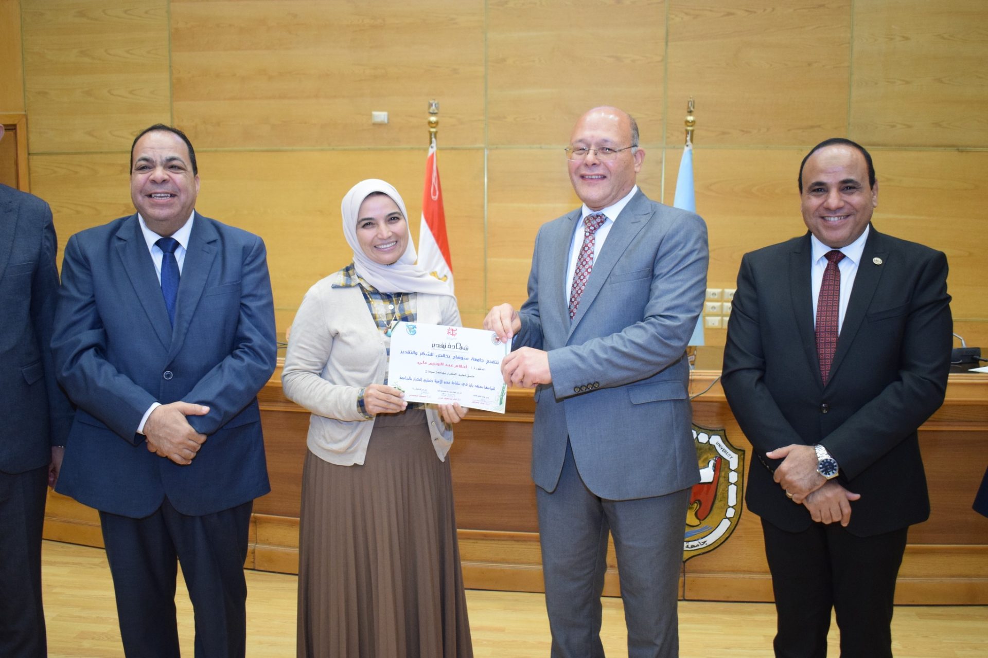 تهنئة للدكتورة/ أحلام عبد الرحيم لجهودها المخلصة والداعمة في وحدة محو الأمية وتعليم الكبار بالكلية