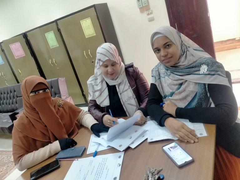 اجتماع مدير وحدة متابعة الخريجين مع السادة أعضاء الوحدة