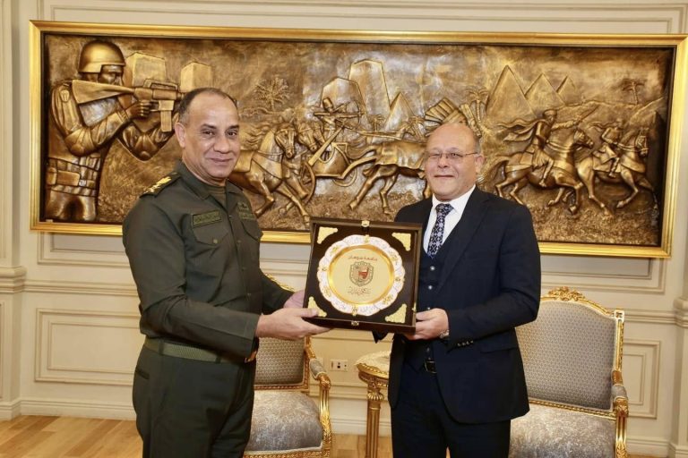 رئيس الأكاديمية العسكرية المصرية يستقبل رئيس جامعة سوهاج ووفد طلابى خلال زيارتهم الأولى لمقر الأكاديمية بالعاصمة الإدارية