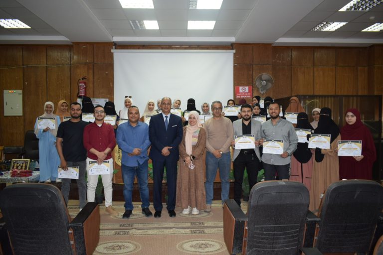 حفل تكريم الطلاب الفائزين في مسابقة الطالب المثالي والطالبة المثالية