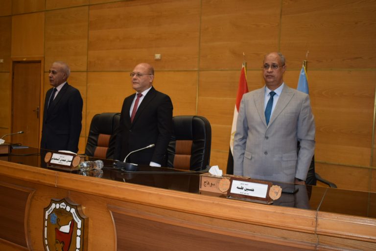 رئيس الجامعة ونوابه وعميد الكلية يشهدون حفل تخرج الدفعة 51 لكلية التربية