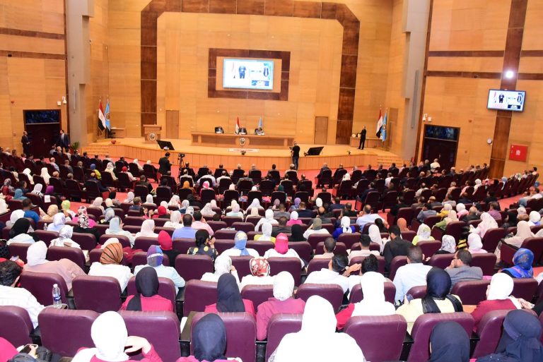 في احتفالية كبرى.. جامعة سوهاج تحتفل بعيد العلم وتكرم ٧٠٠ من منسوبيها المتميزين