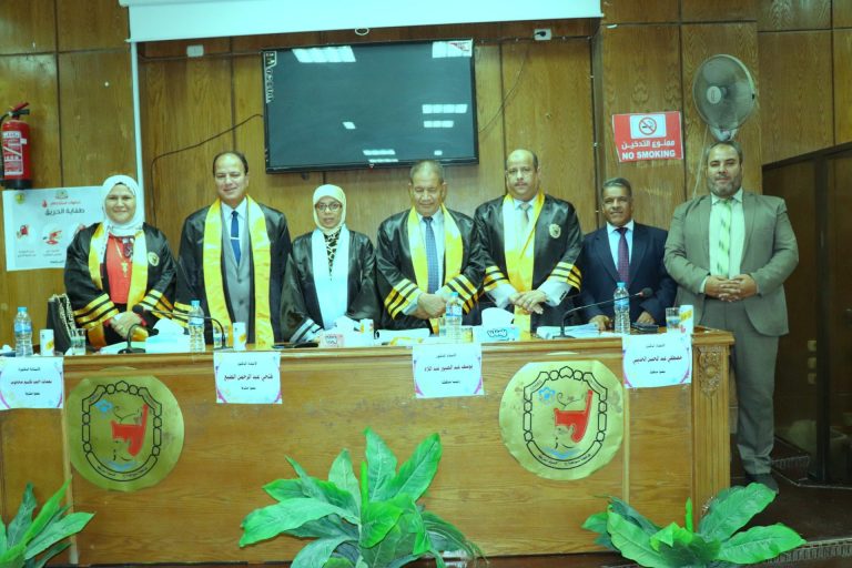 مناقشة رسالة الدكتوراه للباحثة/ زينب حسن تخصص صحة نفسية