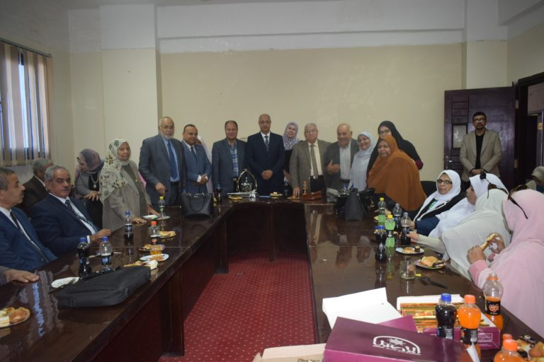 إحتفالية قسم المناهج وطرق التدريس لمعالي أ.د/ حسين طه